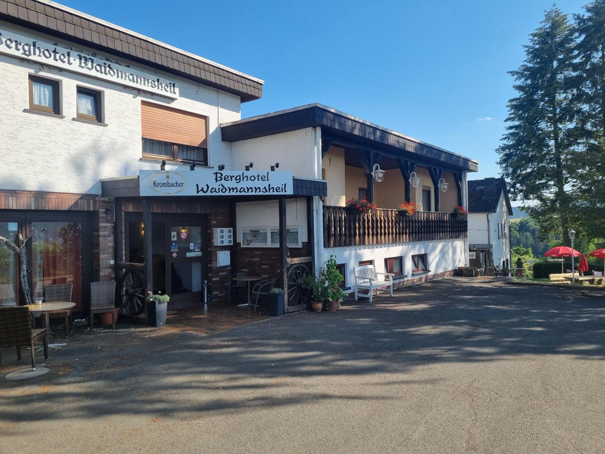 Berghotel Waidmannsheil Battenberg  エクステリア 写真